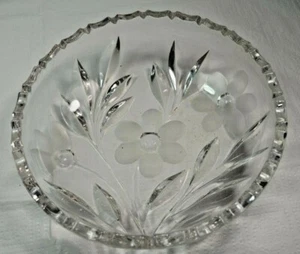 Pressed Glass Bowl 6 Petal Etched Daisy Pattern Vintage - Picture 1 of 3