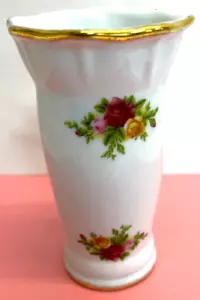 Royal Albert Old Country Roses Small/medium Vase 4.25” Bone China England 1962 - Picture 1 of 4