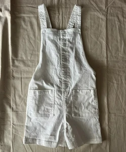 GOCCO Jumper Shorts Girl Size 9/10 Jeans Withe Adjustable Strap Pockets - Picture 1 of 18