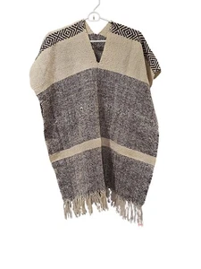 Poncho messicano scialle serape tessuto a mano - frangia nera e beige 28"x30" boho - Foto 1 di 5