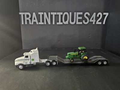 Remolque tractor John Deere Ertl escala 1:64 con plataforma baja para niño con tractor usado Foto 1 de 4