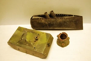 Konvolut altes Blech Guss Spielzeug Panzer Tank + Schiff Dampfer + Baumstumpf - Bild 1 von 3