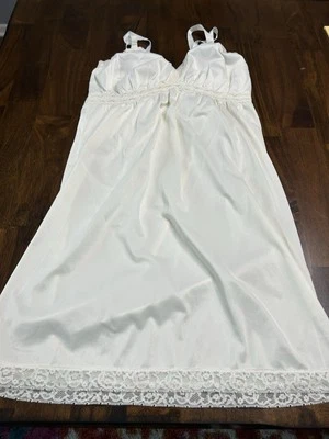 JCPenney Vintage Slip Talla 34-12 Nylon Marfil Foto 1 de 4