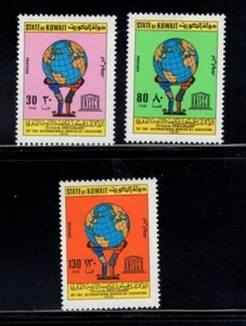 Kuwait 1979 Educación Niño y Niña Estudiante Mundo Globo UNESCO Sc 796-798 MLH - Imagen 1 de 1