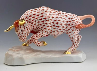 🦋 NEW in BOX HEREND Large BULL Rust Fishnet Figurine - Image 1 of 4