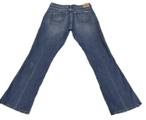Levi's Signature Low Rise Boot Cut Jeans Women's Misses Size 8 /29 Short - Picture 1 of 10