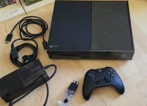 Xbox One Konsole + Controller - Bild 1 von 3