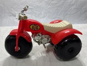 Moto giocattolo vintage in plastica lavorata Co. ATC 3 ruote - Foto 1 di 7