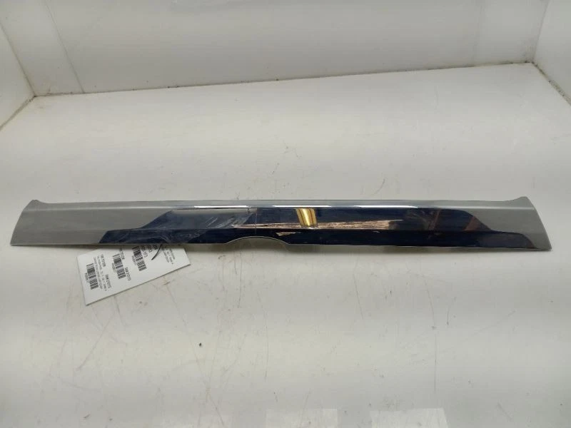 2006 TOYOTA SIENNA XLE REAR TAIL FINISH PANEL  - Image 1 of 4