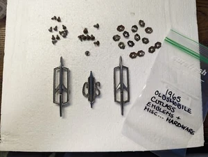 1965 ? OLDSMOBILE CUTLASS  EMBLEMS OEM PT# 7677883 - Bild 1 von 18