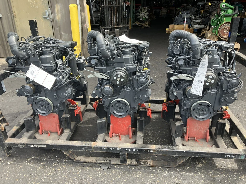 全新保护壳 全新 HOLLAND FPT F5HFL463D 柴油发动机 — 第 1/4 张图片