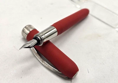 Pluma Estilográfica Visconti Roja Mate Rembrandt Eco-Lógica Plumín Fino Foto 1 de 4