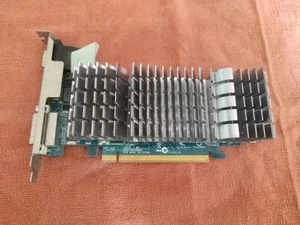 SCHEDA VIDEO ASUS GEFORCE EN210 SILENT/DI/1GD3/V2(LP) 1GB GDDR3 GPU HDMI/DVI/VGA - Foto 1 di 4