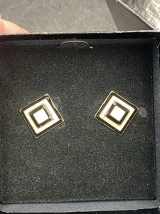 NIB Joan Rivers Black & White Enamel 3D Gold Tone Clip On Earrings - Picture 1 of 5