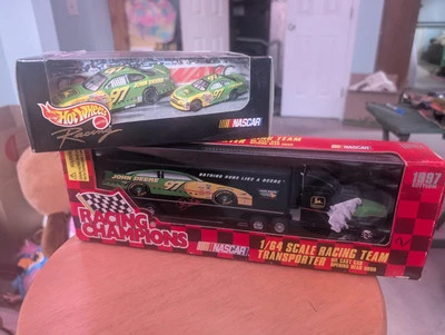 Paquete de transporte John Deere 1997 Racing Champions 1/64 paquete de 2 autos de bonificación nuevo en caja Foto 1 de 4