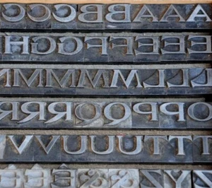 Police de Caractères plomb lettre typographie imprimerie tampon objet de metier` - Photo 1/2