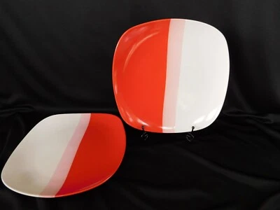 PRATO DE JANTAR Gibson Surreal Hues vermelho 1 de 2 disponível quadrado branco e vermelho - Imagem 1 de 4
