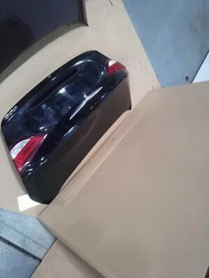 Tapa de cubierta usada se adapta a: Chrysler 200 SDN 2016 con cámara de visión trasera grado A Foto 1 de 4