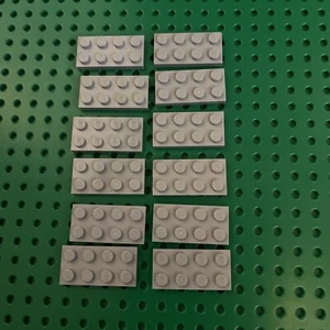 LEGO PLATE 2 X 4 IN LIGHT GREY PACK OF 12 / PN 3020 STAR WARS CITY CREATOR - Picture 1 of 2