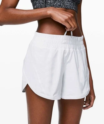 Pantalón corto Lululemon Track That tiro medio para mujer 5” forrado talla 8 blanco Foto 1 de 4