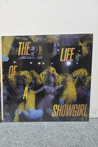 The Life of a Showgirl: Baby, That's Show Business Edition Lovely Bouquet Golden - Picture 1 of 2