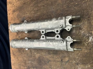 KAWASAKI KZ650/Z650/Z650B2 GAMBE FORCELLA INFERIORI REF CY - Foto 1 di 4