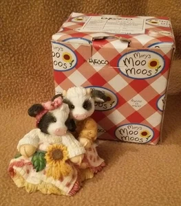 MARY'S MOO MOOS FIGURINE 1995 "HAY LET'S CUD-DLE" #142867L - Picture 1 of 8