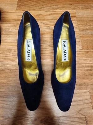 Zapatos de salón vintage de gamuza azul Escada años 80 con tacón plateado tallado/tacones italianos años 80 Foto 1 de 3