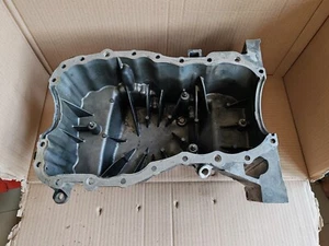 8200318813 ENGINE OIL CUP RENAULT/Nissan 1.5 DCI K9KP7 - Picture 1 of 6