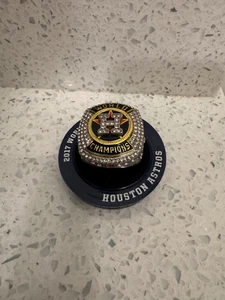 Houston Astros 2017 MLB World Series Champions Replica Ring - Picture 1 of 2