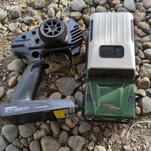 Mini-Z 4x4 Land Rover - Picture 1 of 4