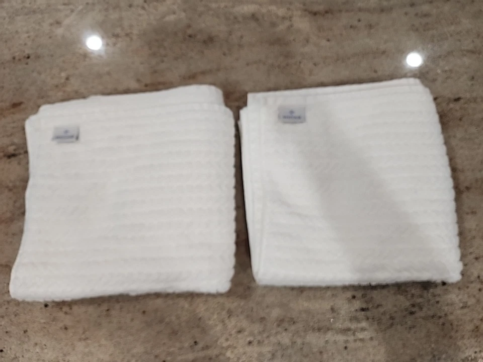 New MATOUK Set Of 2 White Seville Collection Bath Towel - Image 1 of 3