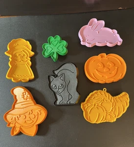 Hallmark Cortadores de Galletas Vacaciones Lote de 7 Halloween Acción de Gracias Pascua Patricks - Imagen 1 de 3
