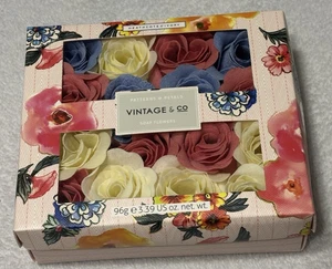 Flores de baño HEATHCOTE Y MARFIL patrones y pétalos jabón flores GRAN REGALO - Imagen 1 de 3