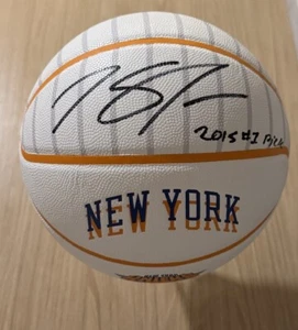 FANÁTICOS DEL BALONCESTO DE LOS NEW YORK KNICKS FIRMADOS POR KARL ANTHONY CITIES - Imagen 1 de 4