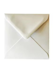 Sobres cuadrados 130 x 130 mm con solapa de diamante blanco brillante 100 gsm para tarjetas de 5 x 5" - Imagen 1 de 2