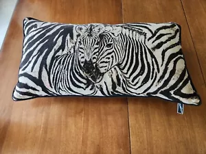 Newport Wandteppich rechteckiges Kissen Zebras schwarz & hellbraun - Bild 1 von 8