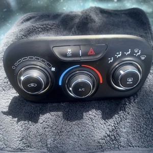 OEM Climate Control Heat/AC With ID 1TQ77DX9AJ 13-16 DART 1281421 - Picture 1 of 3