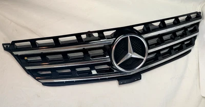 Parrilla de parachoques superior delantera Mercedes ML350 ML550 2012 2013 2014 2015 8880060 Foto 1 de 4