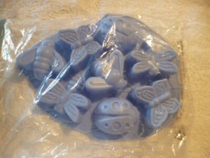 Kuchenform aus Silikon, versch. Schmetterlinge, neu, hellblau, orig. verpackt - Bild 1 von 4