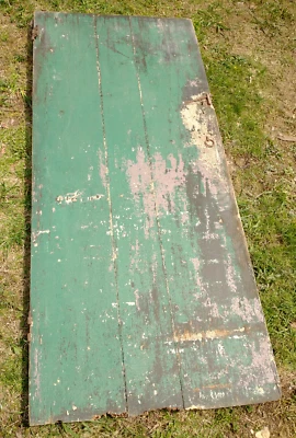 PESTILLO DE PINTURA VERDE ANTIGUO PARA PUERTA DE GRANERO CLAVOS CUADRADOS PRIMITIVOS Foto 1 de 4