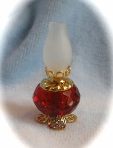 dollhouse doll house miniature ELECTRIC VICTORIAN TABLE OIL LAMP RUBY RED - Picture 1 of 3