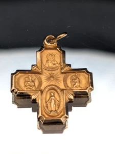 Colgante de oro amarillo de 14k grabado en cruz católica de 4 vías ~ 1,5 g - Imagen 1 de 11