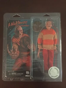 NECA Nightmare On Elm Street NES 8-Bit Freddy Krueger Retro bekleidete 8" Figur - Bild 1 von 2