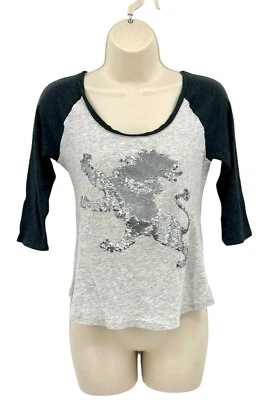 Camiseta Express Lentejuelas Gráfico León Mujer Pequeña Gris Plateado Foto 1 de 4
