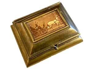 ANTICA SCATOLA NINNOLI IN OTTONE TONO SEPPIA FOTO CAVALLI CARROZZA APERTA DIGNITARI - Foto 1 di 6