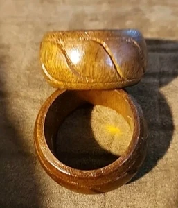 Zwei Vintage Serviettenringe aus Holz. - Bild 1 von 4