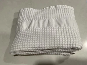 FRETTE(Guest at Frette) White Waffle Weave Bath Sheet 35 x 55 - Picture 1 of 3