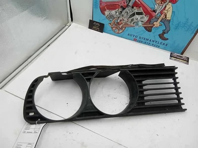 Grelha de grade direita RH 84-91 BMW 325i E30 USADA FABRICANTE DE EQUIPAMENTO ORIGINAL 1 876 094.0 - Imagem 1 de 4