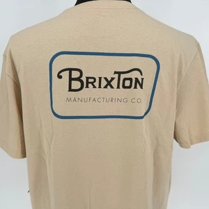 Brixton Manufacturing Co. Camiseta Gráfica Para Hombre Pequeña Bronceada Arena NUEVA Crema - Imagen 1 de 6
